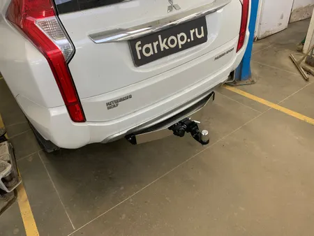 Фаркоп TowRus для Mitsubishi Pajero Sport 2017-2021 (с нерж. накладкой) 159366 в Ростов-на-Дону