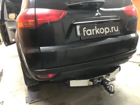 Фаркоп TowRus для Mitsubishi Pajero Sport 2008-2017 (с нерж. накладкой) 159366 в Ростов-на-Дону